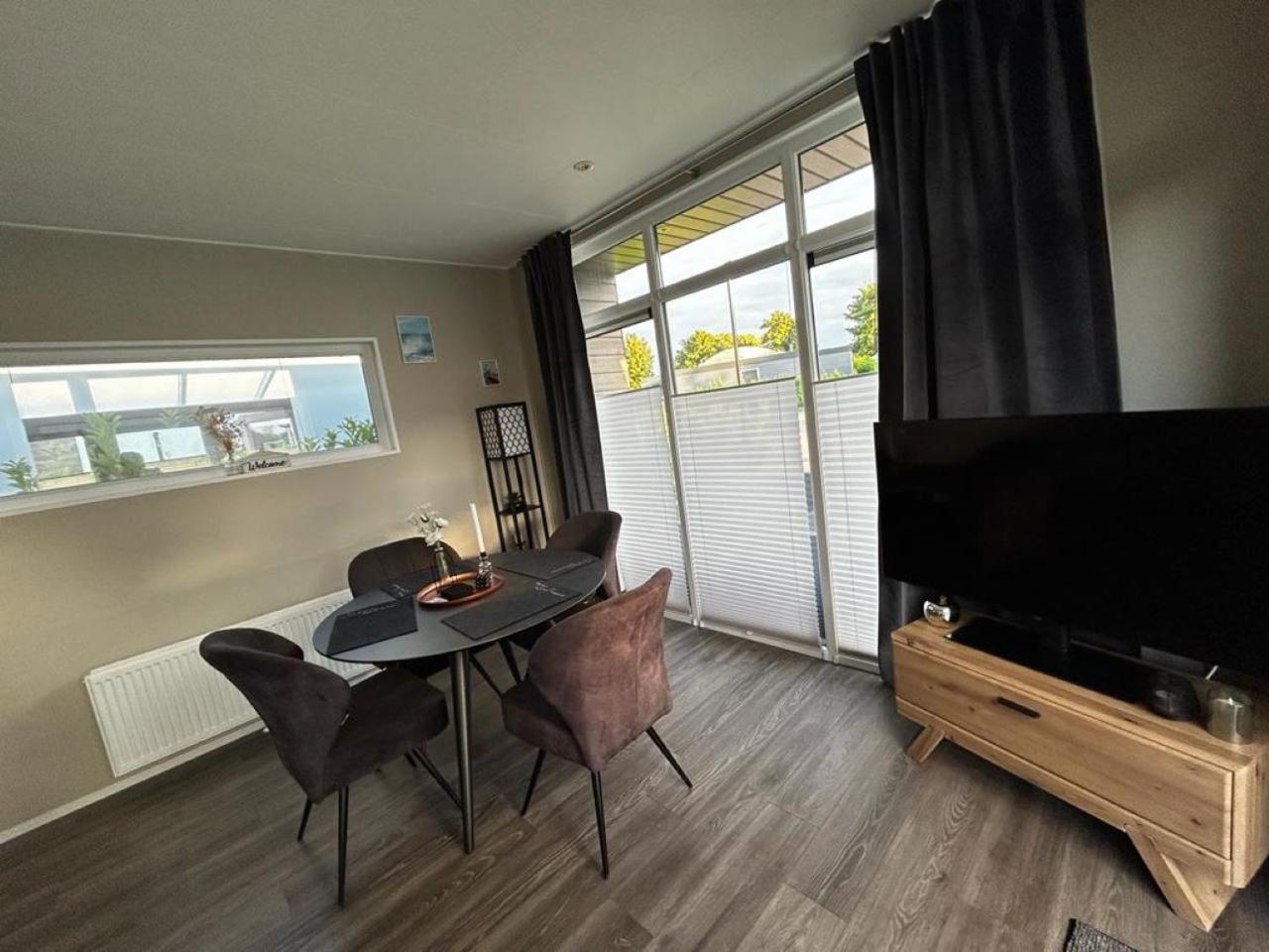 Ferienhaus / Chalet / Bungalow Am See, Holland, Niederlande, Lathum 외부 사진